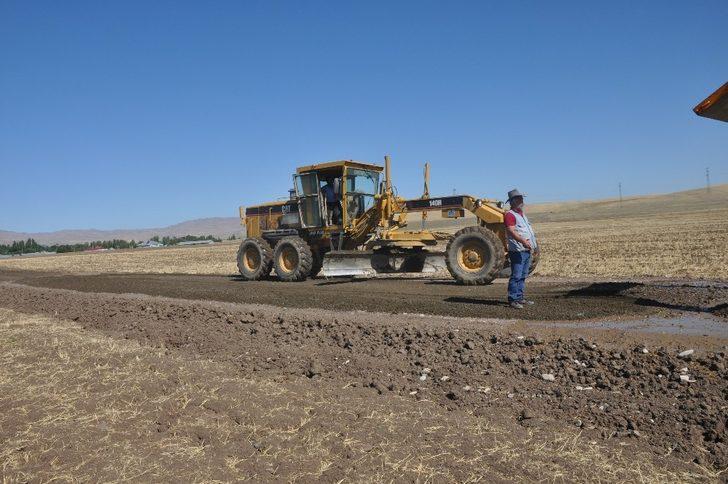 Bulanık’ta  stabilize yol yapım çalışmaları devam ediyor G3
