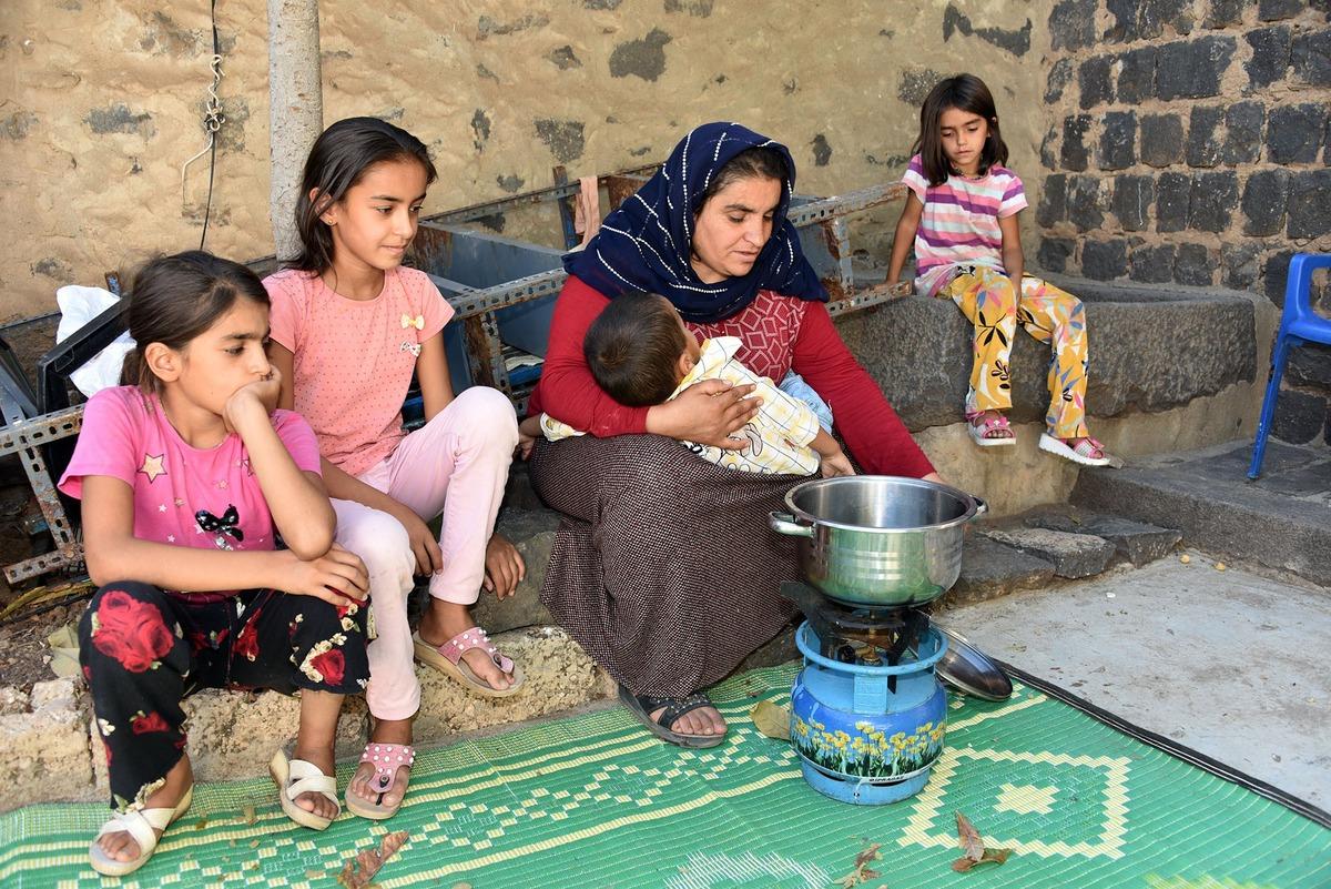 Y&uuml;rek yakan olay... &Uuml;vey oğlu tarafından 4 &ccedil;ocuğuyla sokağa atıldı