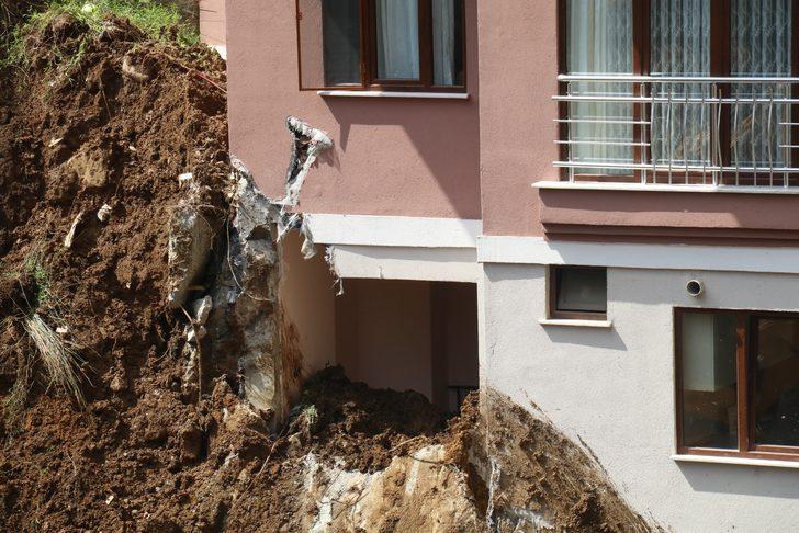 Rize'de toprak altında kalan araçlar çıkarıldı! İnanılmaz görüntü G5