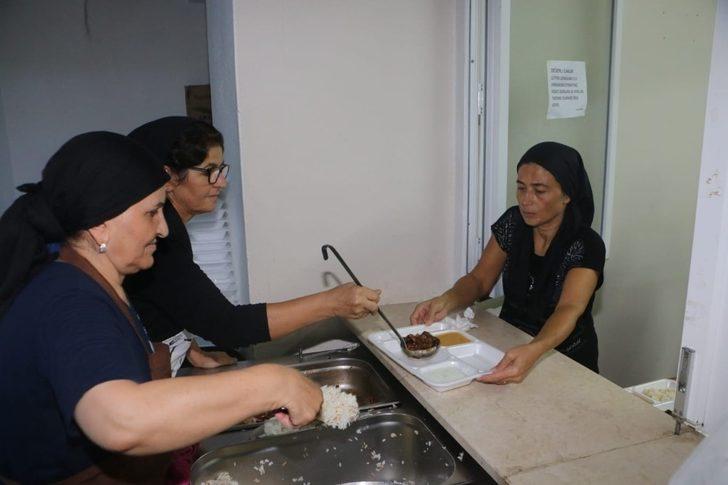 Başkan Yüksel, Uğur Mumcu Cemevi’nde muharrem iftarına katıldı G3