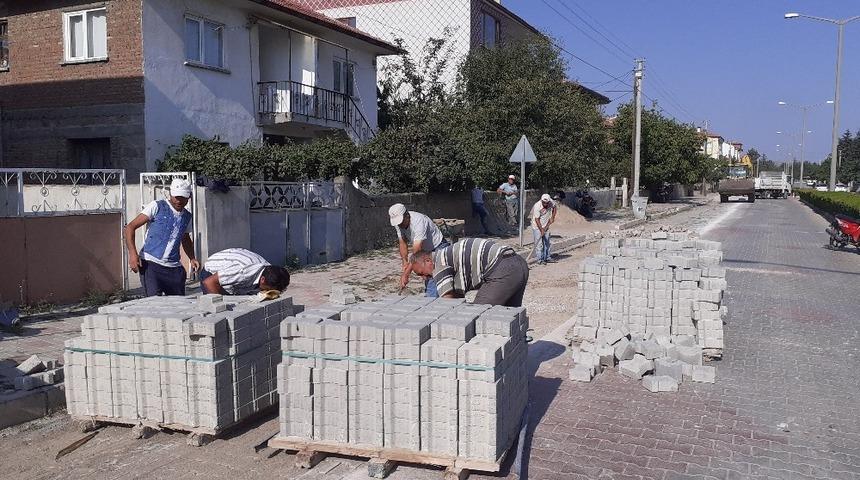 Şuhut Belediyesi parke taşı d&ouml;şeme &ccedil;alışmalarına devam ediyor