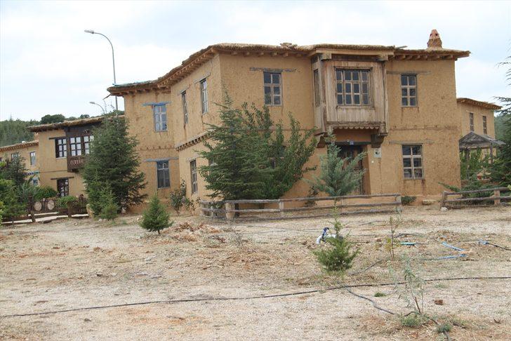 Bu köy kerpiç evleriyle büyülüyor! İşte sanatçıların kayıtsız kalamadığı o yer G2