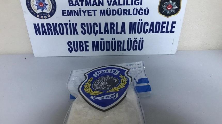 Durdurulan ara&ccedil;ta uyuşturucu ele ge&ccedil;irildi