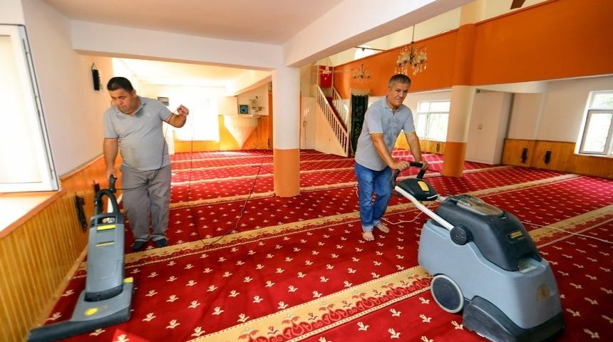 Manavgat Belediyesi&rsquo;nden camilerde temizlik