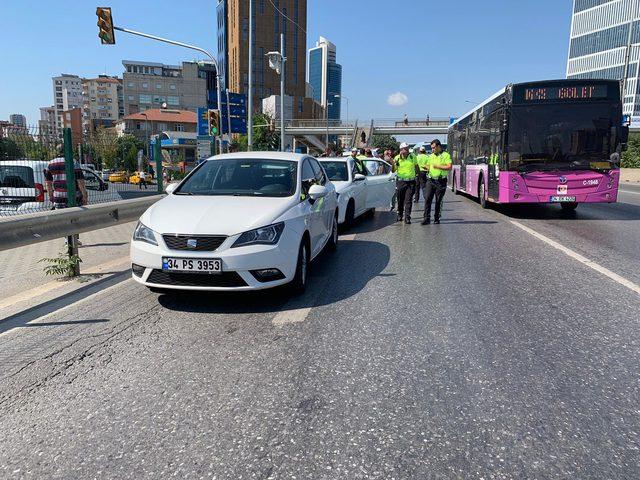 D-100 Karayolunda kaza: Motosikletli trafik polisi yaralandı