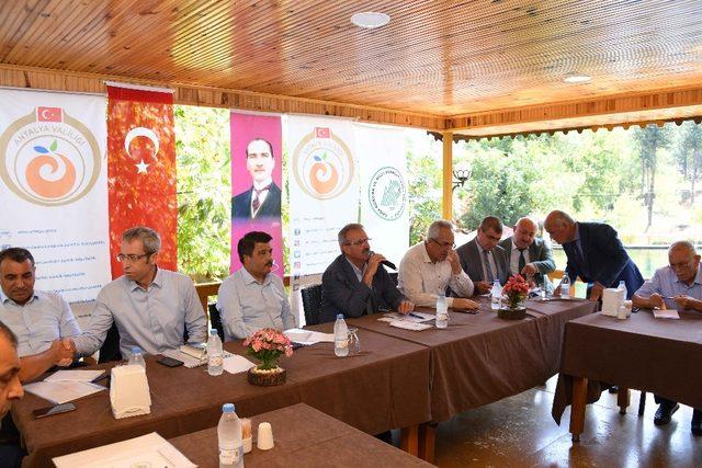 Vali Karaloğlu Manavgat’ta muhtarlarla buluştu