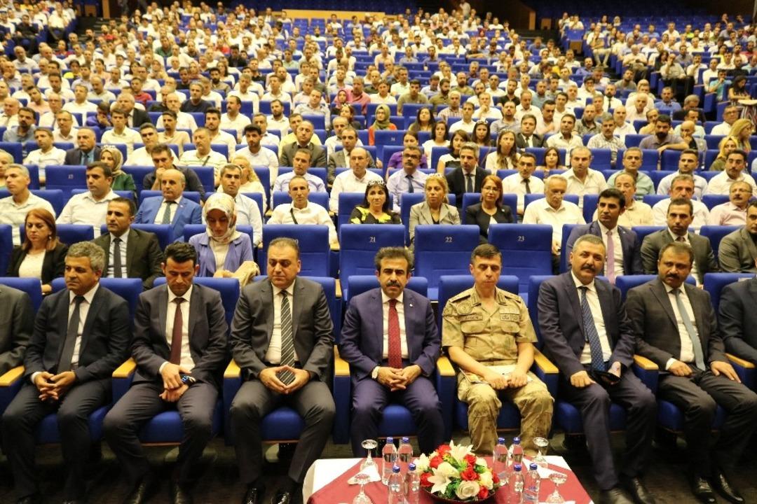 Vali G&uuml;zeloğlu ve Milli Eğitim M&uuml;d&uuml;r&uuml; Taş&ccedil;ıer okul m&uuml;d&uuml;rleriyle bir araya geldi