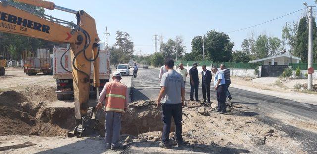 Uçhisar Belediye Başkanı Süslü sıcak asfalt çalışmalarını inceledi