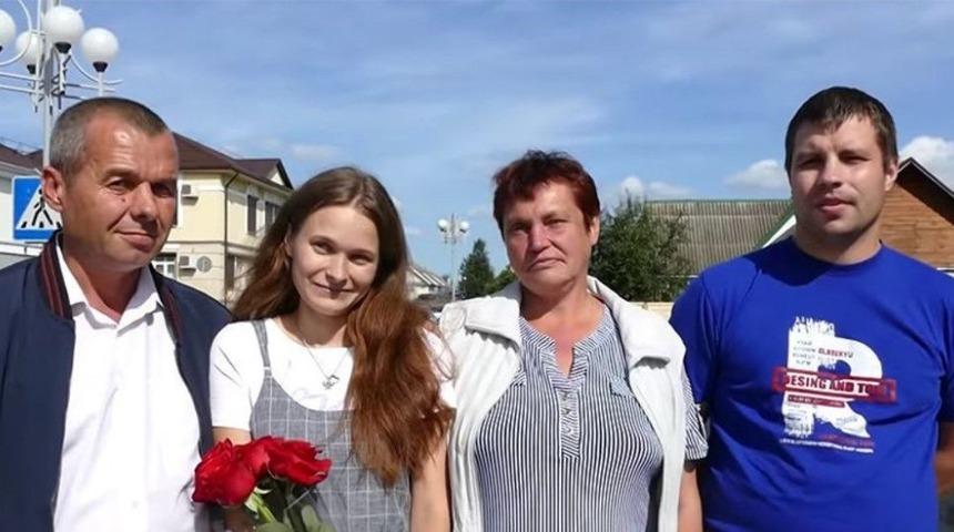 4 yaşında ailesini kaybetti 20 sene sonra internet taramasıyla ailesini buldu