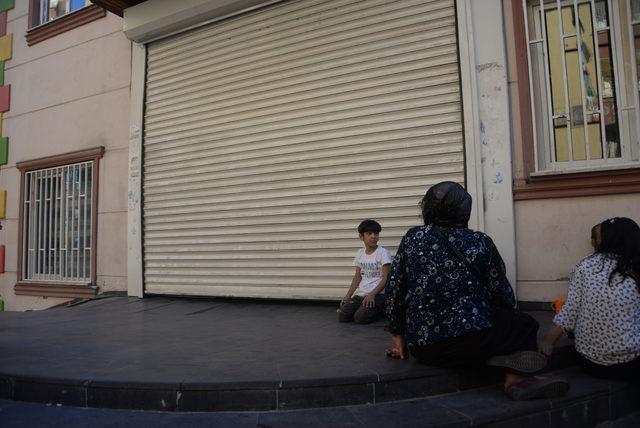 Çocuklarını isteyen ailelerin HDP önündeki oturma eylemi 2'nci gününde (4)