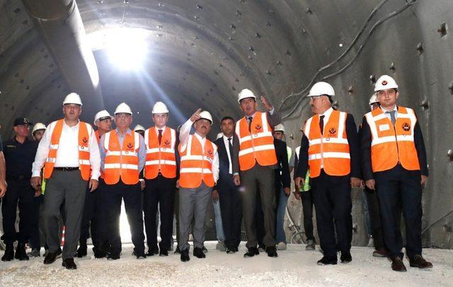 Vali Varol ve Milletvekilleri Karahocagil ile Çilez’den Badal Tüneli inşaatında inceleme
