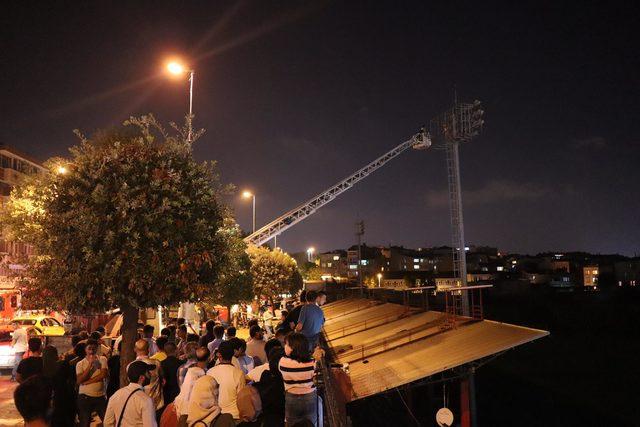 Karagümrük Stadı'nın aydınlatma direğinde intihar girişimi