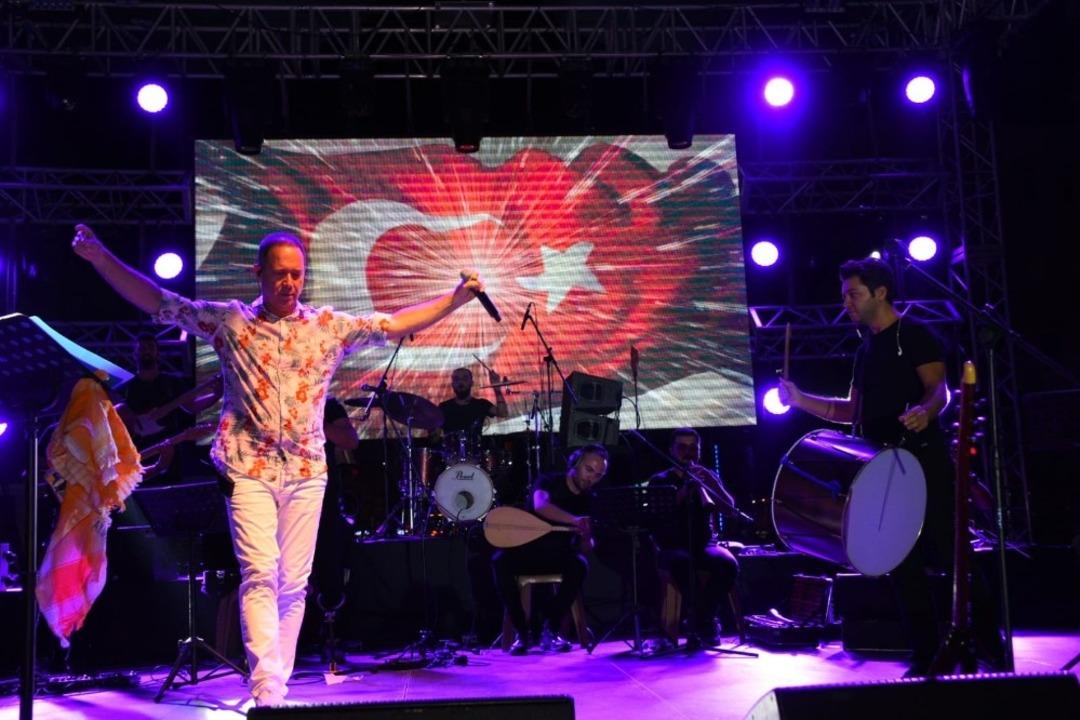 S&uuml;mer Ezg&uuml;&rsquo;den Salihli&rsquo;de t&uuml;rk&uuml; ziyafeti