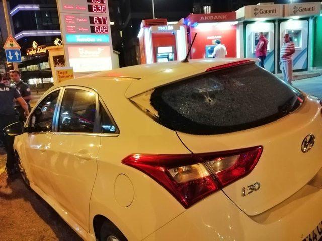 Kovaladıkları otomobile kurşun yağdırdılar: 1’i ağır 3 yaralı