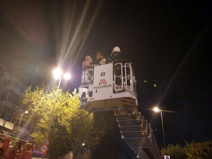 Yürekleri ağza getirdi! Yarı çıplak bir şekilde stadın aydınlatma direğine çıktı! G2