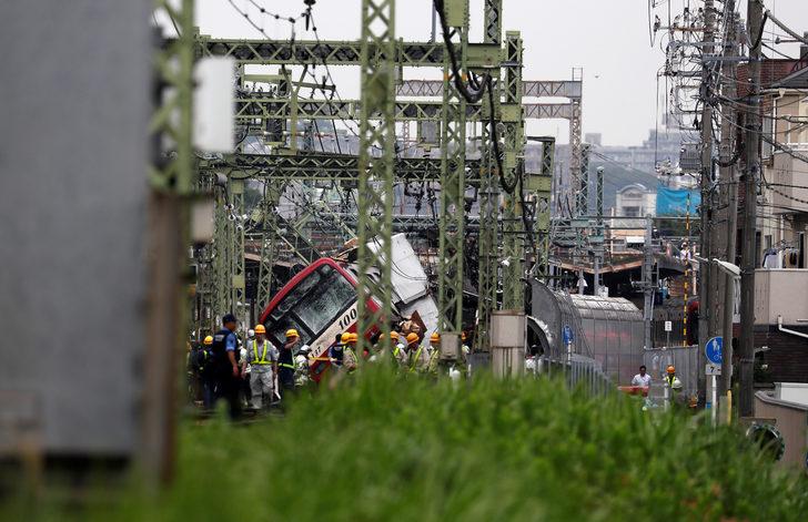 Son dakika! Japonya'da kamyon trenle çarpıştı G4