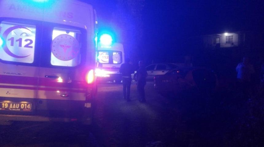 &Ccedil;orum&rsquo;da iki otomobil &ccedil;arpıştı: 9 yaralı