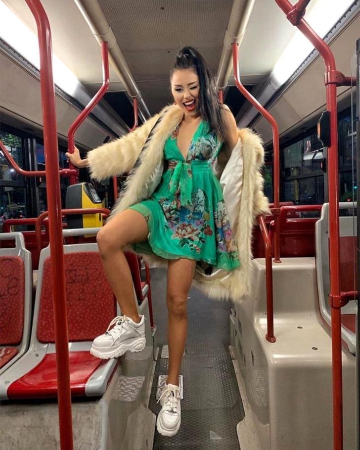 Hamdi Alkan'ın kızı Zeynep Alkan'dan cesur poz! G2