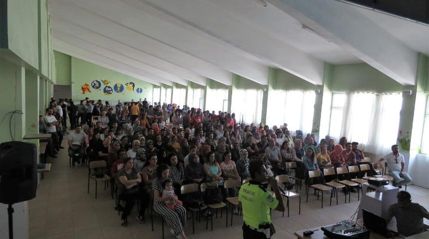 Tuzluca’da öğretmenlere trafik eğitimi verildi