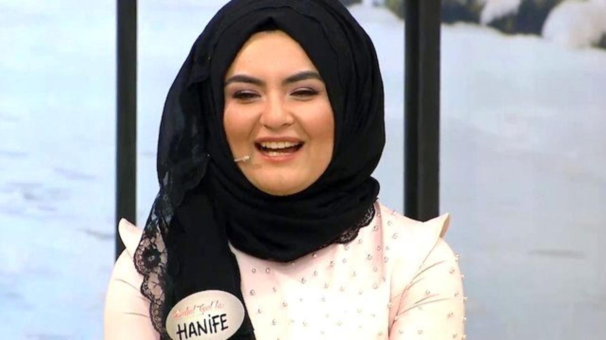 Gelin adayı Hanife havuz pozuyla takip&ccedil;ilerini ikiye b&ouml;ld&uuml;