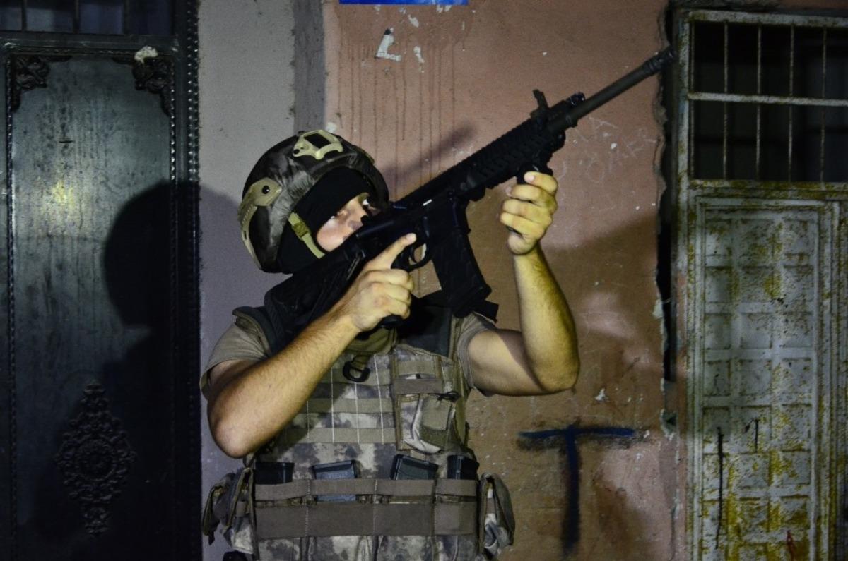 Adana'da polise saldırı hazırlığındaki ter&ouml;ristler yakalandı