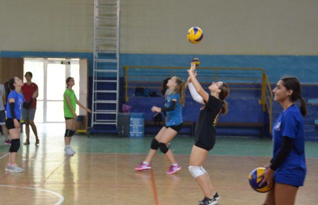 Yunusemre voleybolda yeni sezon çalışmalarına başladı