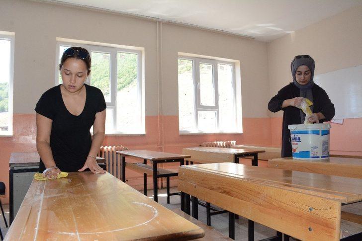 Doğunun fedakar öğretmenleri okullarını eğitim-öğretime hazırlıyor G5