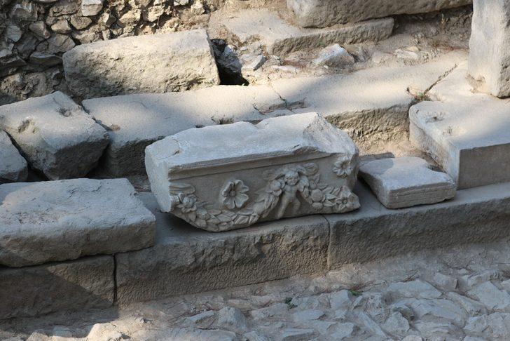 Thyateira Antik Kenti'nde Roma dönemine ait tapınak bulundu G1