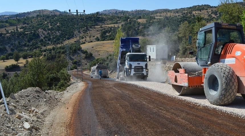 Korkuteli Güzle grup yolu asfaltlanıyor