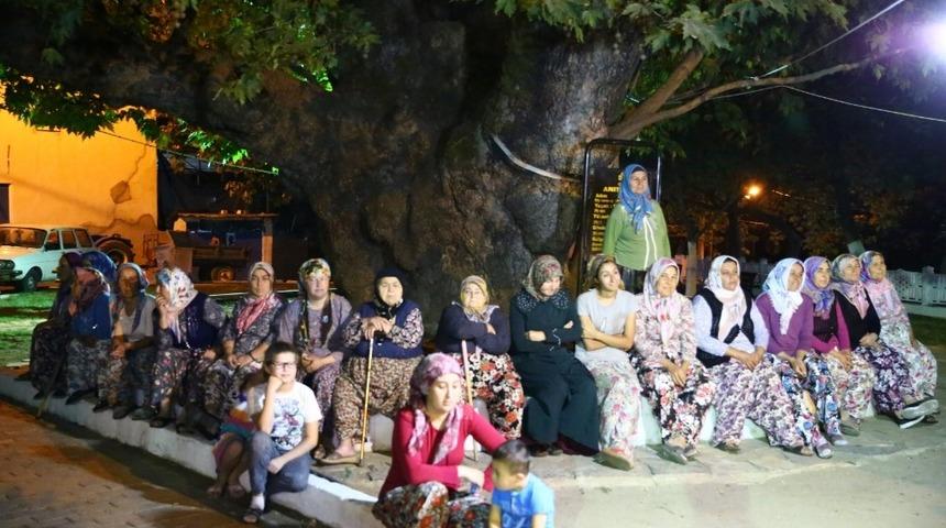 100 kadın anıt ağacın altında tezgah a&ccedil;ıp para kazanacak