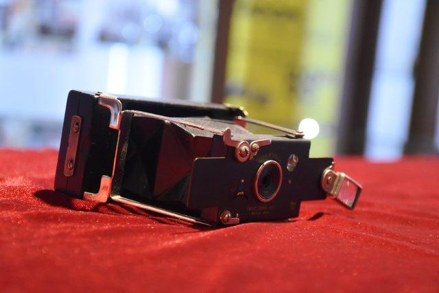 Güvercin boynuna asılarak kullanılan mini fotoğraf makinesi