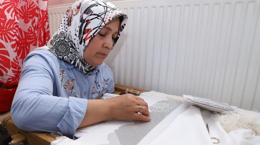 Şehitkamilli kadınlar önce öğreniyor sonra üretiyor