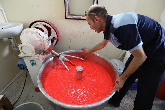 Buca'da 'oyun hamuru' baskını