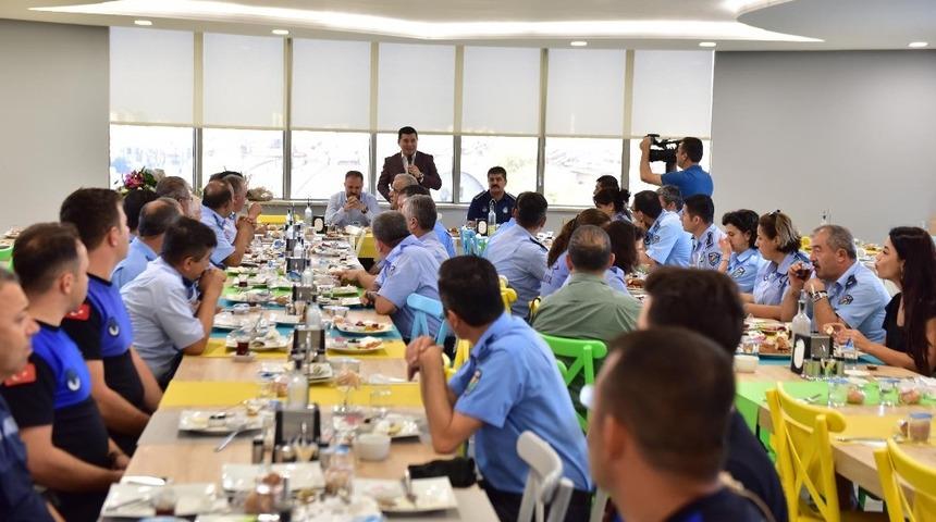 Tütüncü, Zabıta Haftası’nı personeliyle kutladı