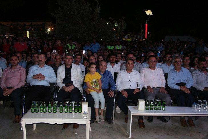 Ece Seçkin Kula’nın kurtuluş gecesinde sahne aldı G3