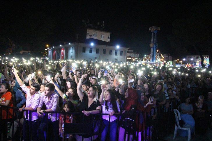 Ece Seçkin Kula’nın kurtuluş gecesinde sahne aldı G4