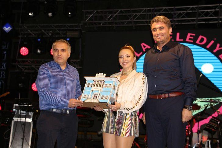 Ece Seçkin Kula’nın kurtuluş gecesinde sahne aldı G5