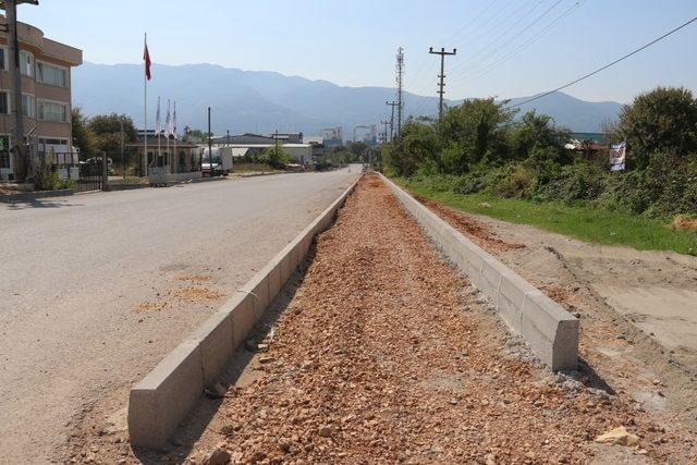 Kartepe’de yol çalışmaları devam ediyor