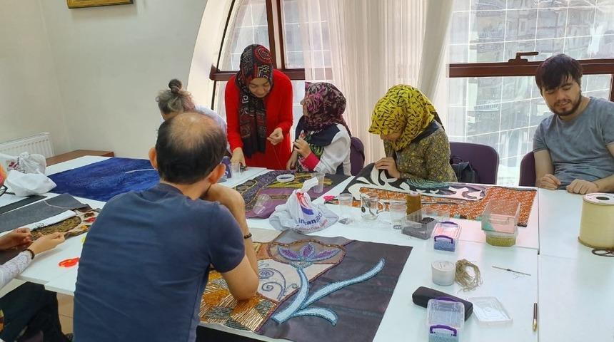 Umudun kanatları özel eğitim grubundan el emeği umutları