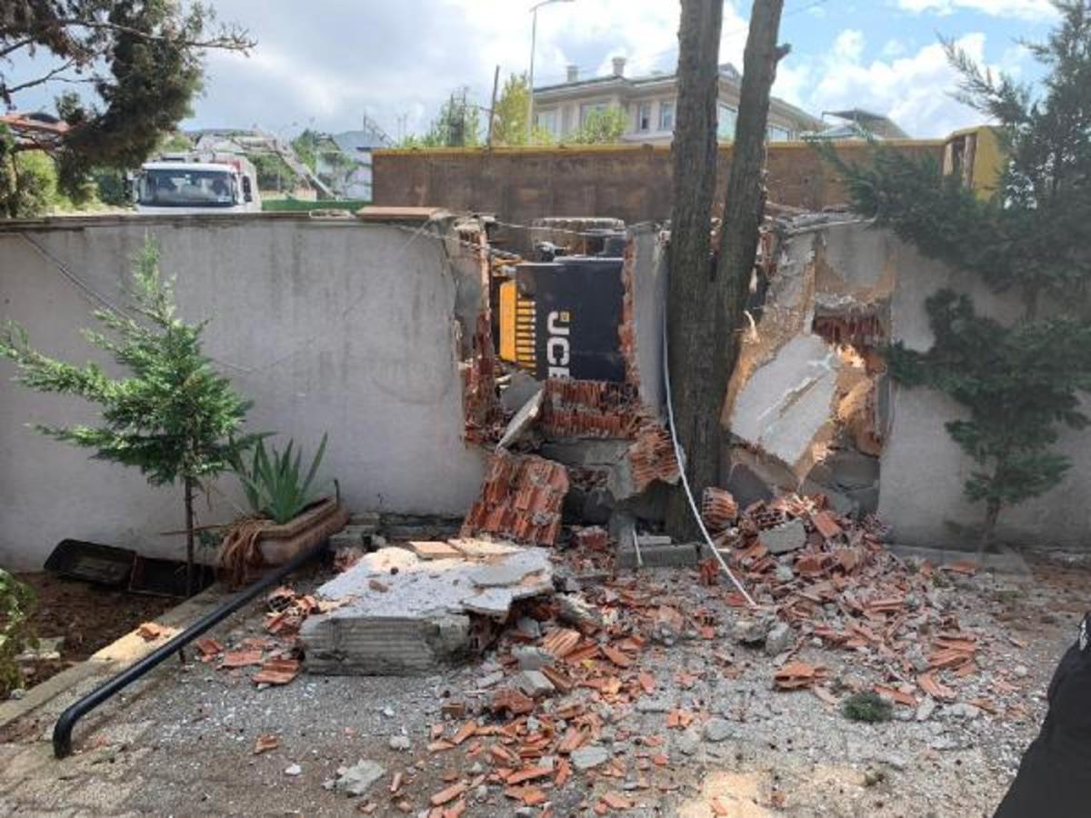 &Uuml;sk&uuml;dar'da freni patlayan kamyon dehşet sa&ccedil;tı