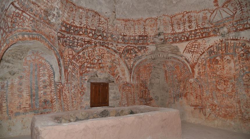 Osmanlı uç beyinin türbesinden eski Orta Asya Türk motifleri çıktı