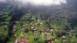 Dağların eteğindeki Hamsiköy turistlerin gözdesi oldu