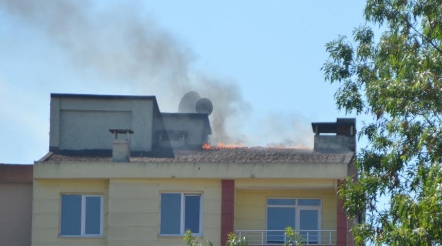 &Ccedil;atı yangını korkuttu