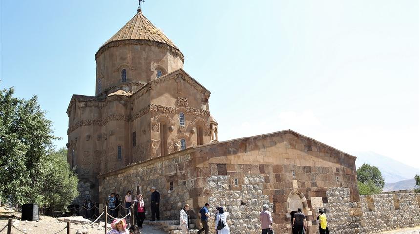 İnanç turizminin en önemli merkezlerinden! Akdamar Kilisesi 7'nci ayine hazır