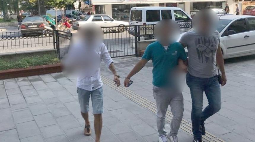 Kuşadası&rsquo;nda aranan biri cezaevi firarisi 3 zanlı polis tarafından yakalandı