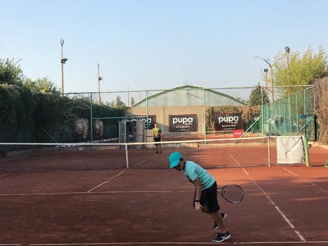 Geleneksel Kurtuluş Kupası Tenis Şenliği başladı