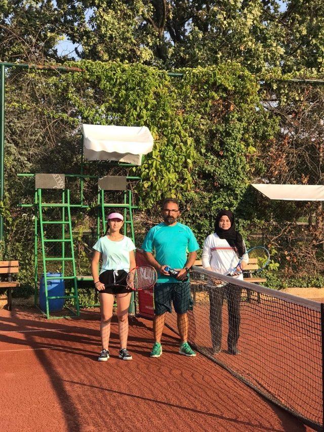 Geleneksel Kurtuluş Kupası Tenis Şenliği başladı