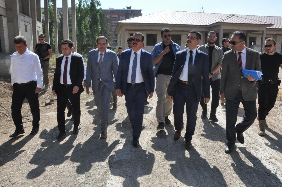 Vali Akbıyık&rsquo;ın Y&uuml;ksekova temasları