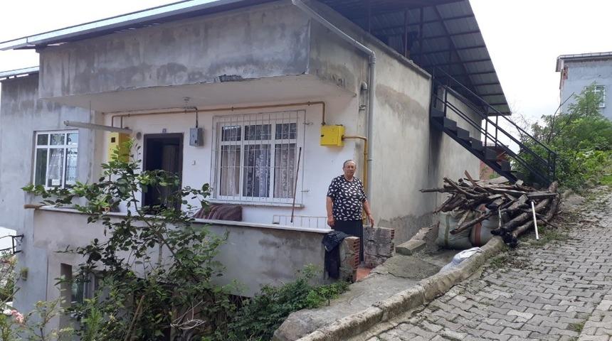 Yıldırım sonucu yanan &ccedil;atı katı, kaymakamlık tarafından onarıldı