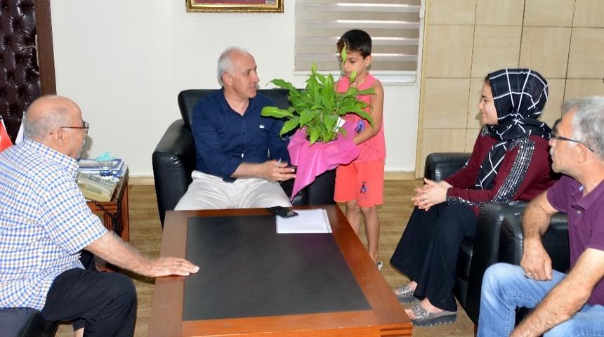 Başkan G&uuml;ltak, Halk G&uuml;n&uuml;nde vatandaşlarla buluştu